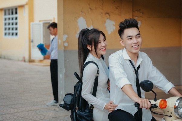 Mơ thấy bạn học cũ là điềm báo gì? Nên đánh con nào dễ trúng lớn?